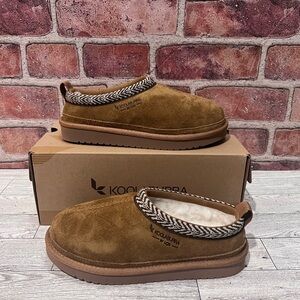 UGG kids 's Tan Slip-On Loafers